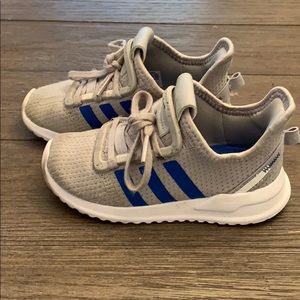 Toddler Adidas sneaker size 9